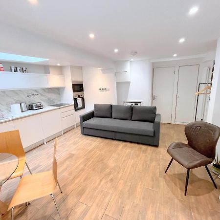 Two Bedroom Flat With Private Patio In Battersea London Bagian luar foto