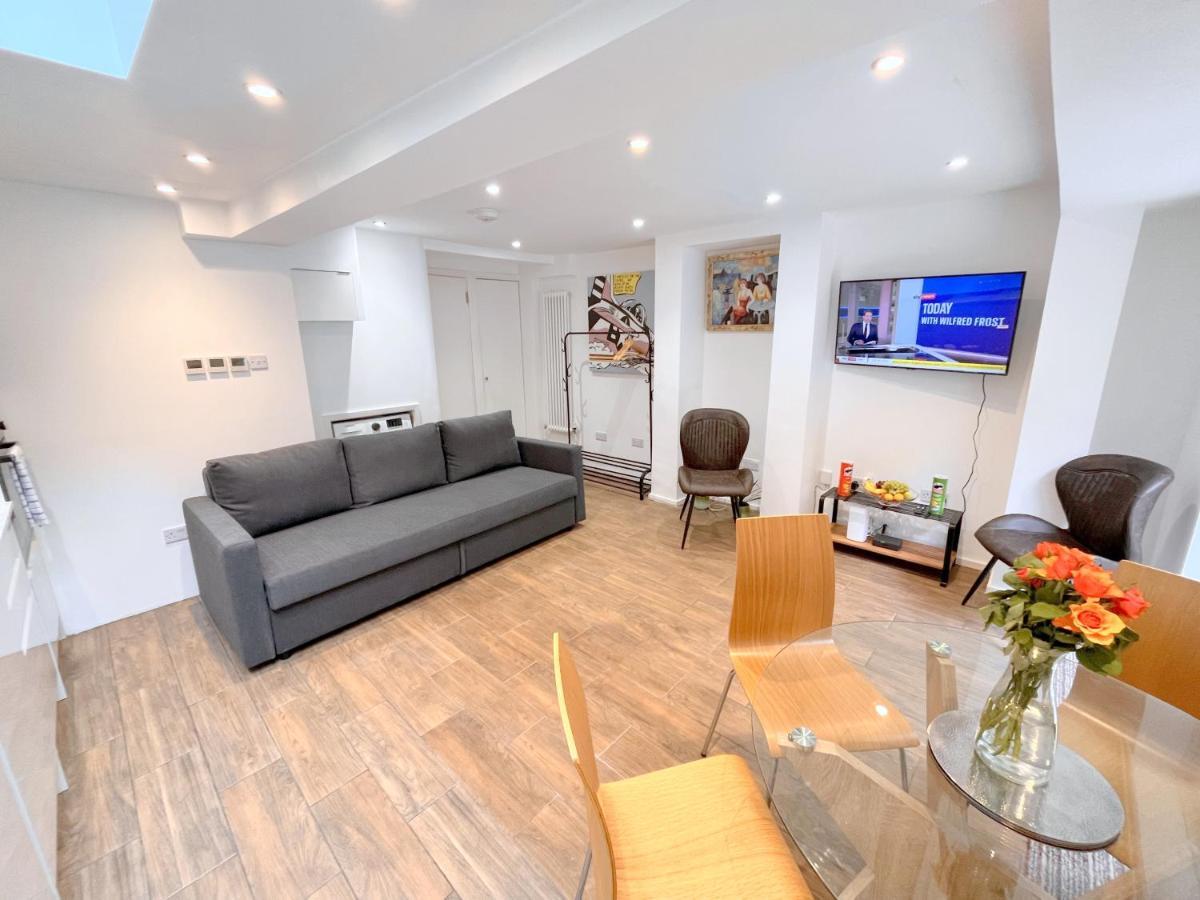 Two Bedroom Flat With Private Patio In Battersea London Bagian luar foto