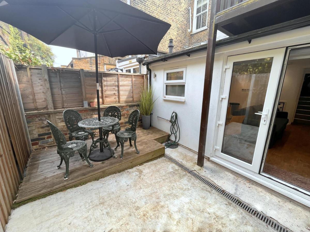 Two Bedroom Flat With Private Patio In Battersea London Bagian luar foto