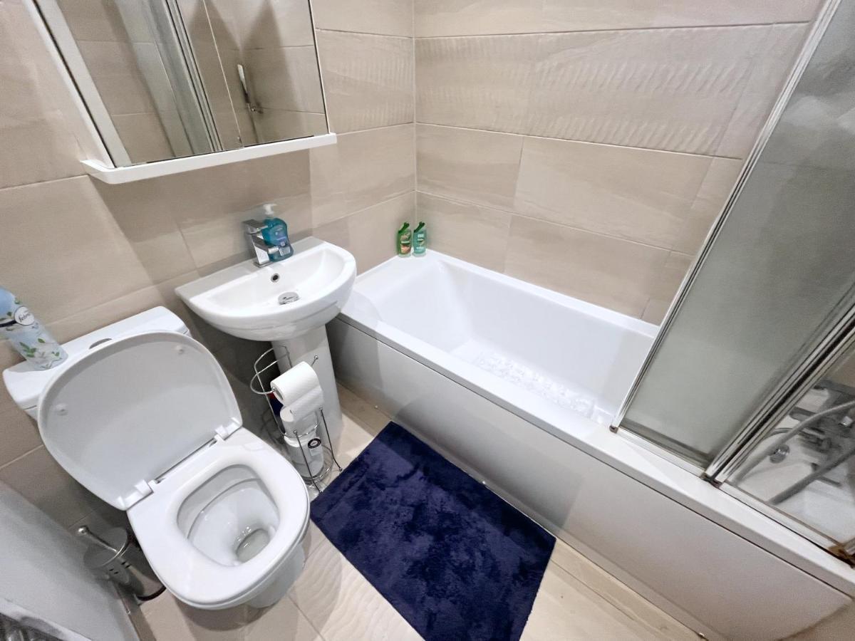 Two Bedroom Flat With Private Patio In Battersea London Bagian luar foto